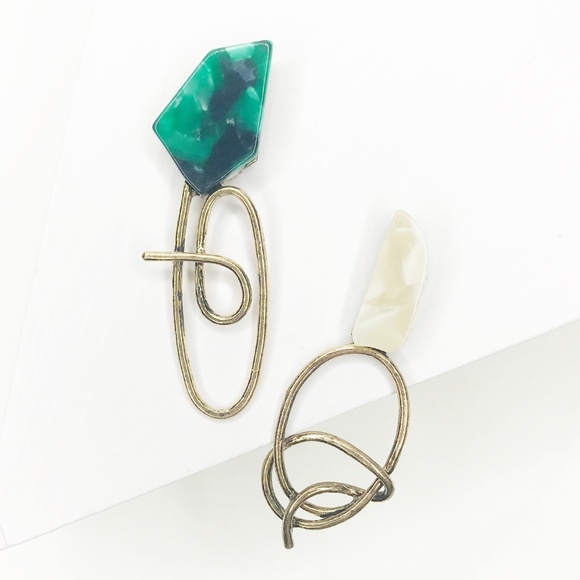 CLOSET REHAB Jewelry - Metal Twist Asymmetrical Earrings